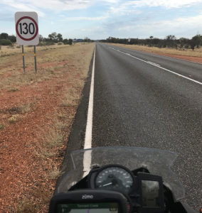 Stuart Highwayにある130km/h制限の標識